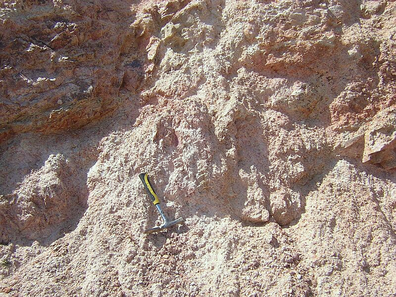 Arenisca cuarcítica pulverizada a una extensa harina de roca, Lagueruela, bloque de Olalla, impacto de Azuara 